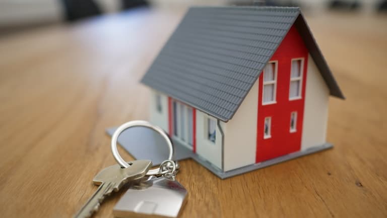 House Hacking Calculator: Live Rent-Free Guide